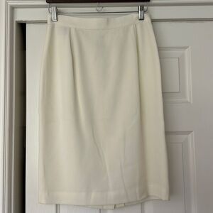 Pale yellow knee skirt
